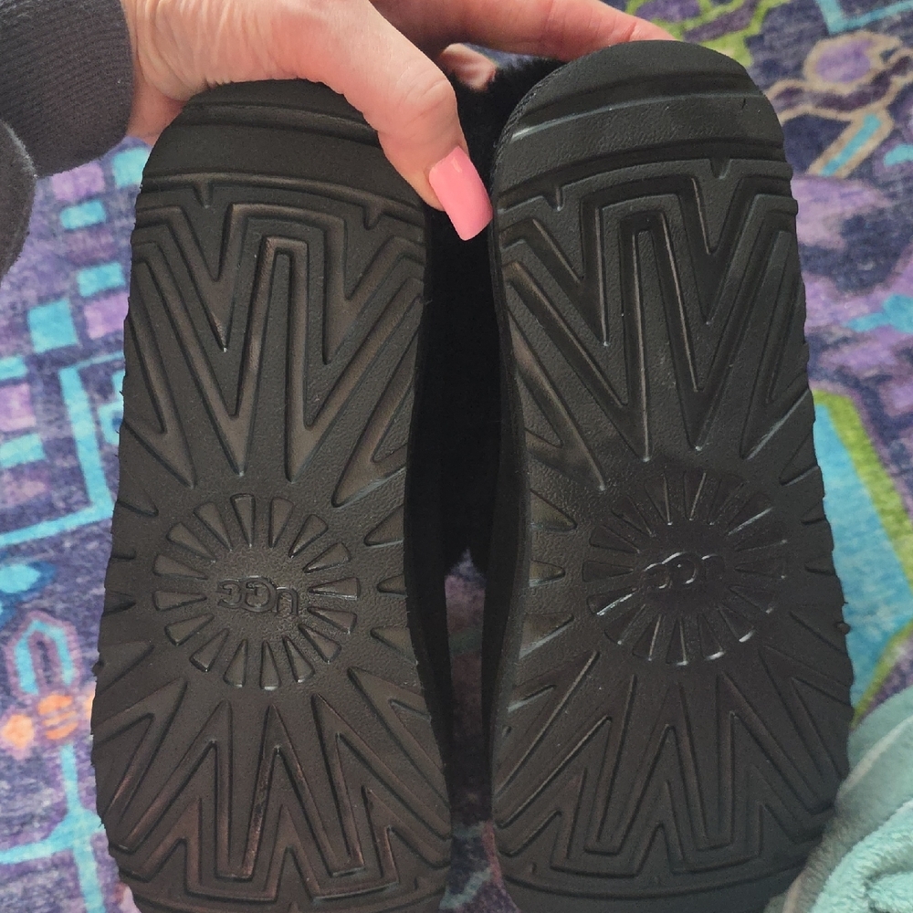 UGG Women's Black Slippers - Picture 5 of 11